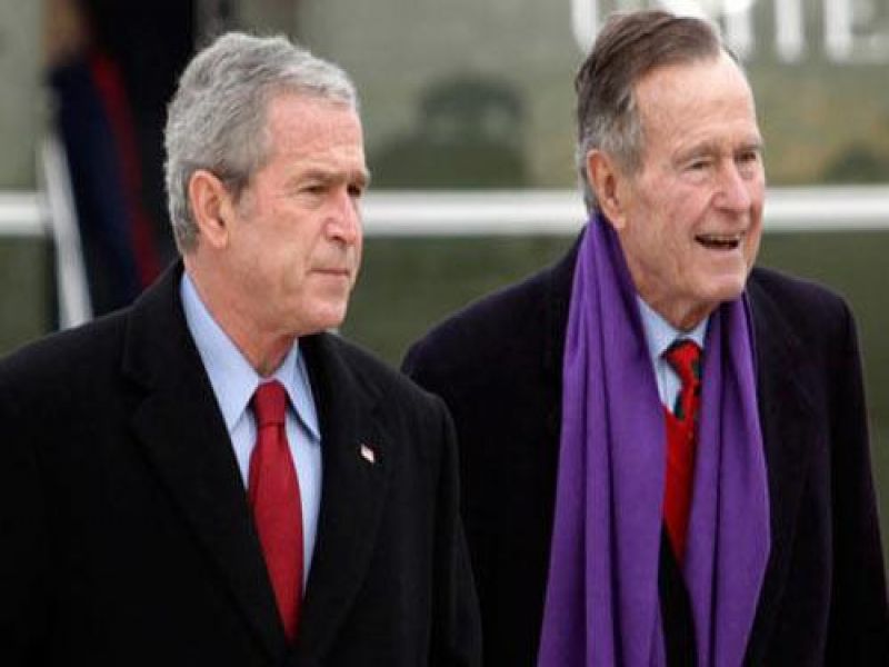جورج بوش يتعرض لكسر في عنقه