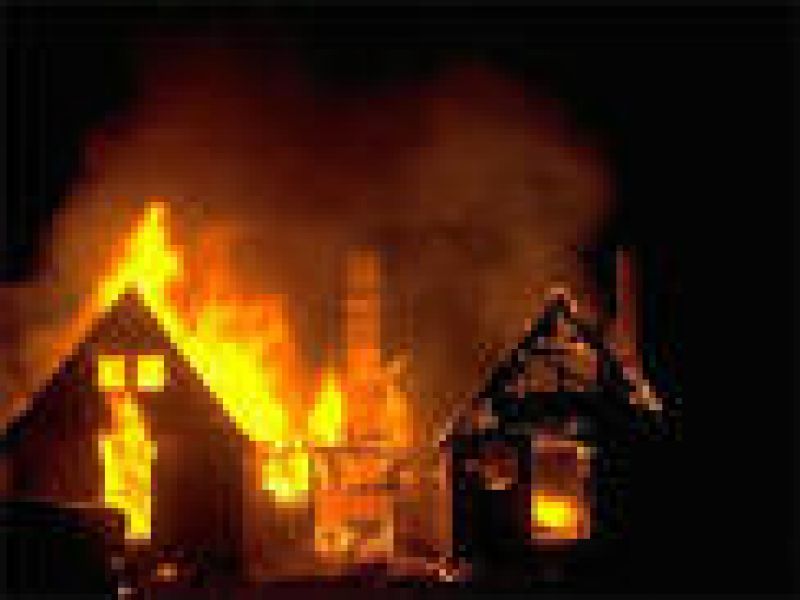 إحراق منزل تاجر بالصالحة لإخفاء سرقة (35) ألف جنيه