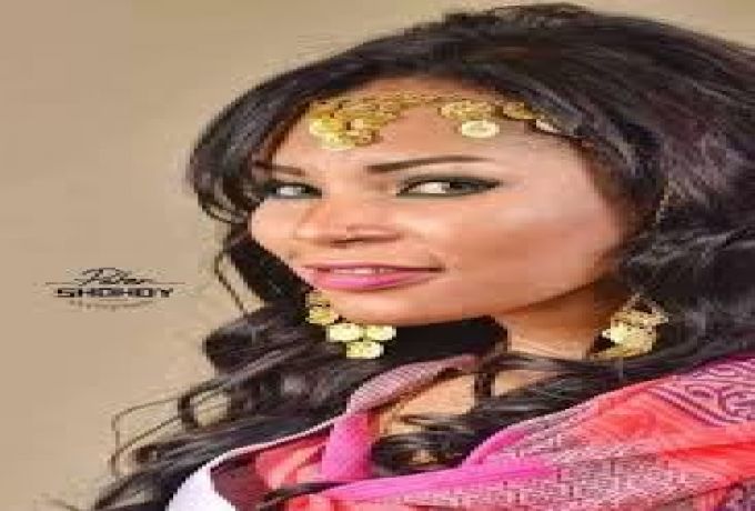 فتاة تزعم انها ملكة جمال السودان :بلدي حلوة وجميلة وعندنا اهرامات