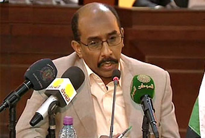 وزير المعادن :رعايا دولة مجاورة يهربون الذهب السوداني
