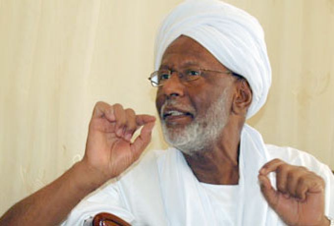 الترابي : الواتس اب اسرع وسيلة لكشف الفساد والشعب السوداني يراقب ..