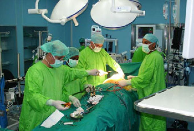 أطباء أجانب يجرون 30 عملية جراحية بولاية الجزيرة
