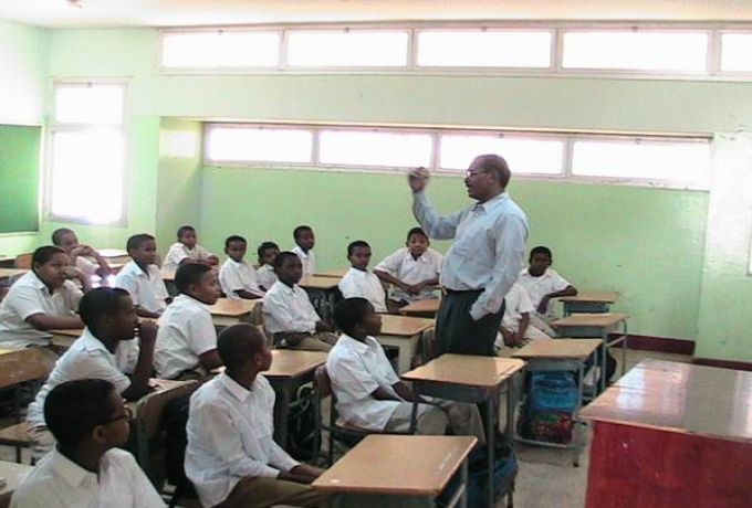 الحكومة تبحث مشاكل المدارس السودانية بالخارج