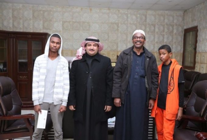تكريم الطفل السوداني الذي كاد ان يدفع عمره لإنقاذ طفل سعودي