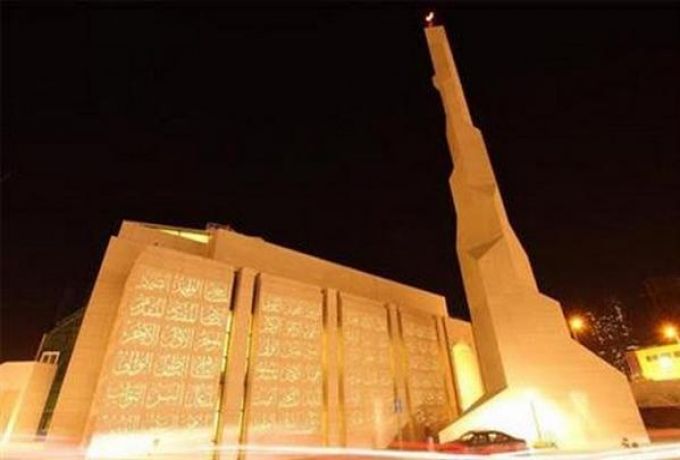 إمام مسجد بأم درمان : الغناء للحب والغرام يستوجب من الفنانين التوبة