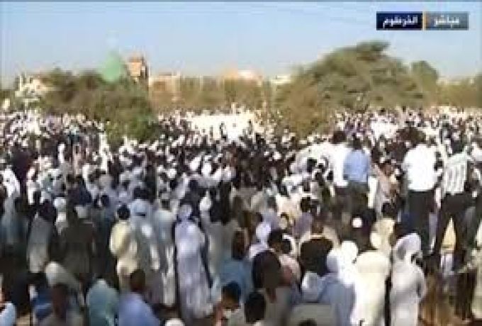 السودانيون يشيعون حسن الترابي الي مثواه الآخير بمقابر بري