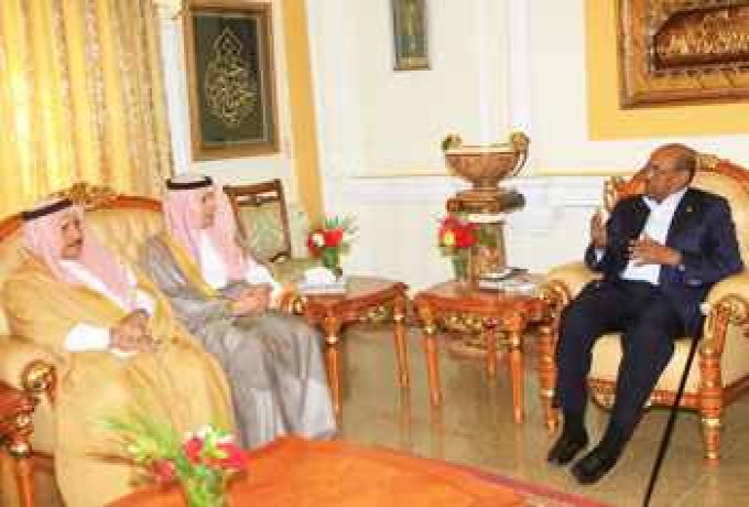 مباحثات للبشير مع رئيس الوزراء الليبي ووزير الخارجية السعودي ونائب رئيس الوزراء القطري