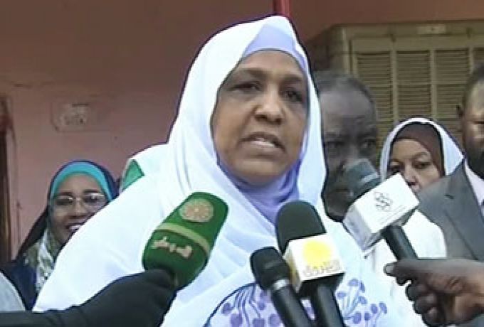 وزيرة التربية :  الغش في إمتحانات الشهادة السودانية تم بالأجهزة الذكية