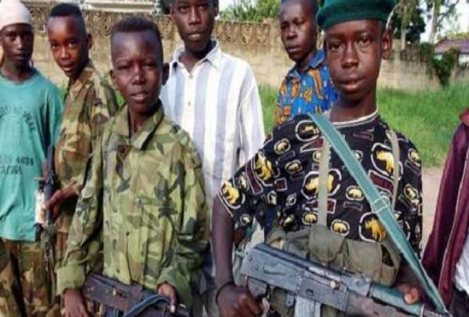 مدعي جرائم دارفور يتهم الحركات المسلحة بإختطاف الأطفال