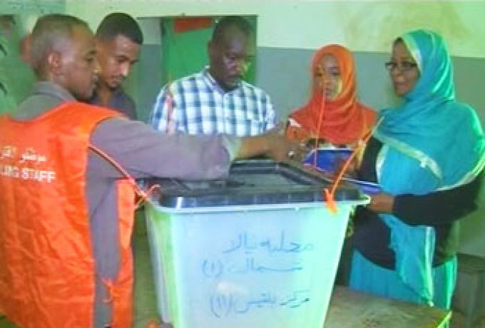 ثلاثة ملايين و300 ألف ناخب في دارفور يدلون بأصواتهم في الإستفتاء الإداري