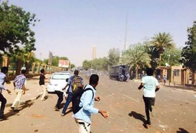 تجمع أسر طلاب جامعة الخرطوم المعتقلين يشكو من تماطل السلطات في إطلاق سراحهم