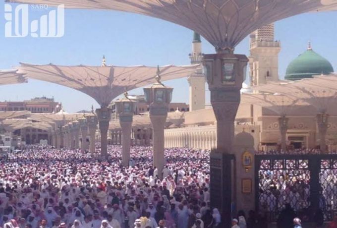 موكب مهيب في تشييع الشيخ محمد أيوب بالمسجد النبوي