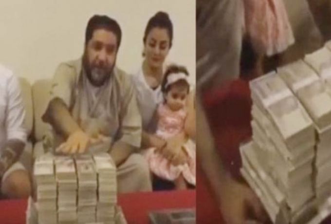 كويتي يهدي حفيدته وزنها مالاً !