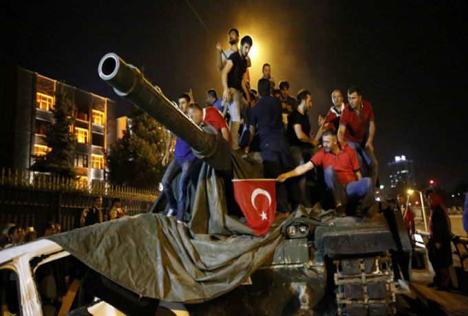 تركيا ..60 قتيلاً واعتقال 754 عسكريا عقب محاولة الانقلاب