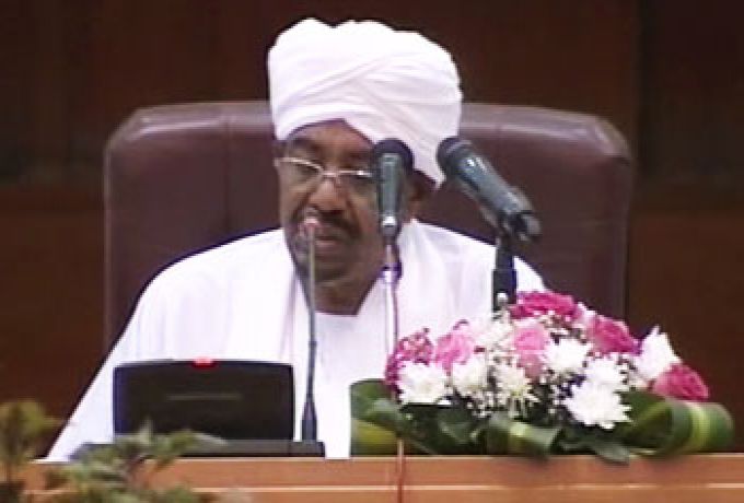البشير يكشف عن مساع خليجية لرفع العقوبات عن السودان