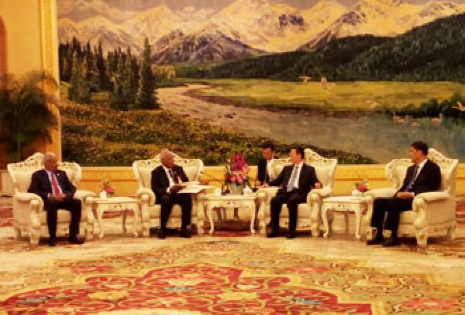 الجاز يسلم دعوة من البشير للرئيس الصيني لزيارة الخرطوم