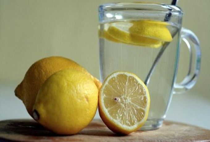 10 أسباب مقنعة تجعلك تشرب ماء الليمون