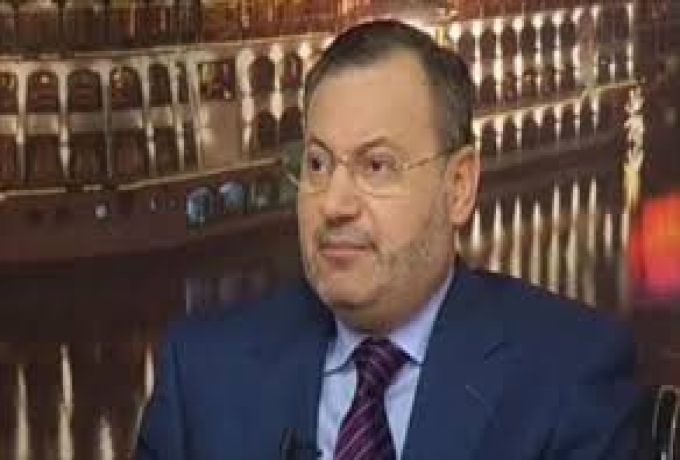 مذيع قناة الجزيرة احمد منصور يعتذر للسودانيين ..!
