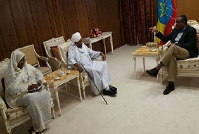 الصادق المهدي يبحث مع رئيس الوزراء الاثيوبي الشئون السياسية بين البلدين والاقليم