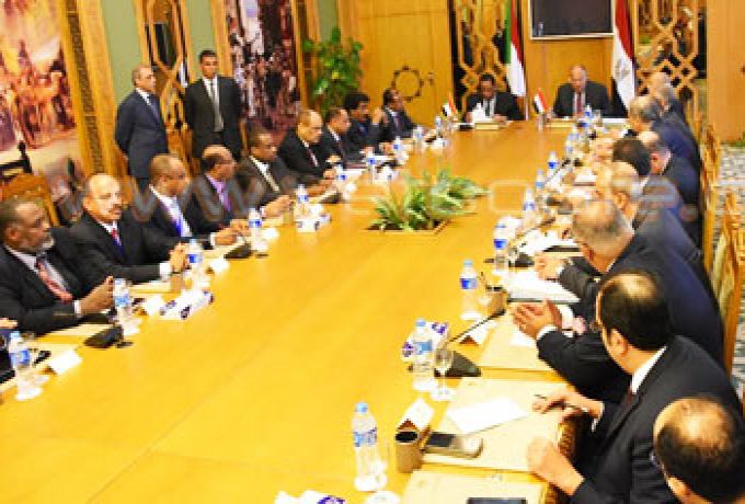 وزيرا الخارجية في السودان ومصر يؤكدان علي بذل الجهود لإزالة اي معوقات في طريق العلاقات