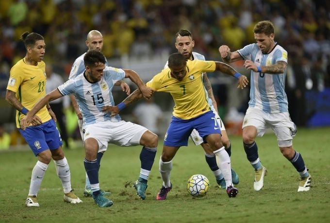 البرازيل توجه ضربة ثلاثية للأرجنتين وتتصدر مجموعتها في تصفيات روسيا