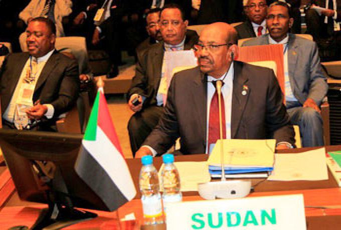 رئيس الإتحاد الافريقي يشيد بدور البشير في حل قضية جوب السودان