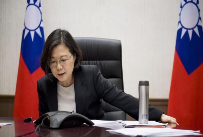 ترمب يهاتف رئيسة تايوان والصين تصف الإتصال بـ (التافه)