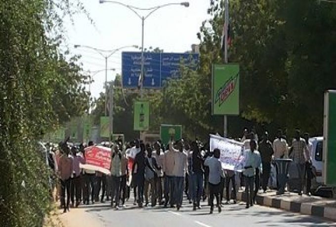 طلاب دارفور يسيرون مظاهرة للمطالبة بالتحقيق في أحداث نيرتتي