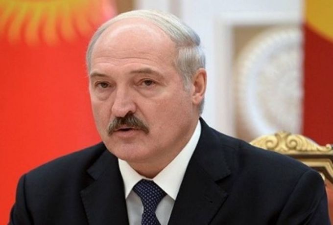 رئيس بيلاروسيا يجري مباحثات مع البشير بالخرطوم