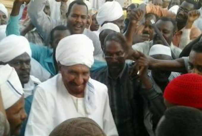 عقار ومناوي يطالبان السودانيين للخروج لإستقبال المهدي