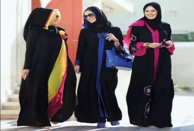 العباءة الخليجية تنافس الثوب السوداني في سوق الملابس