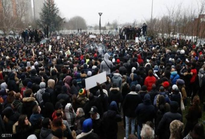 مظاهرات عارمة بفرنسا بعد إغتصاب شاب بواسطة شرطي