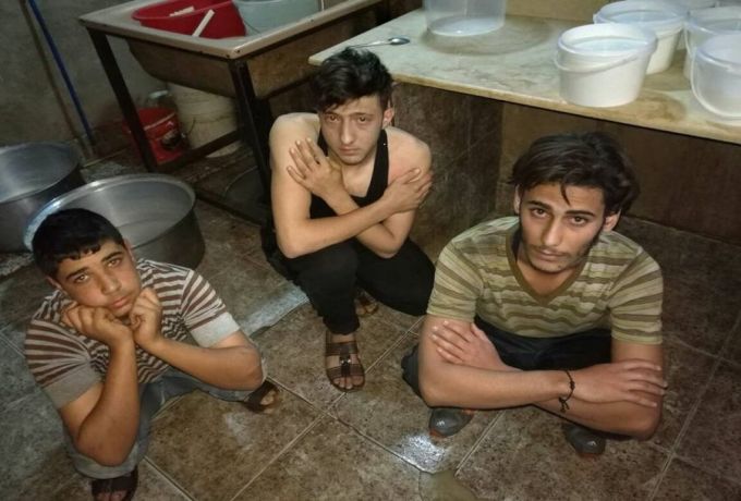 ضبط سوريين يديرون مصنع جبنة عشوائي بمواد كيميائية
