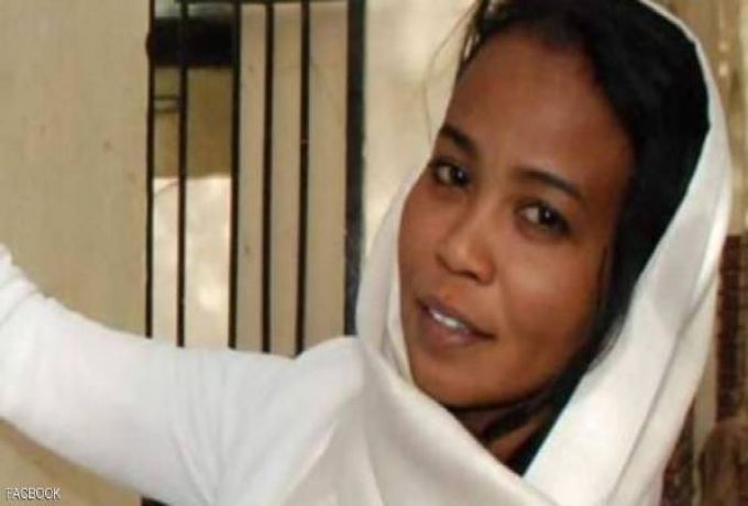 الكاتبة السودانية شمائل النور تشكو من مضايقات (متطرفين)