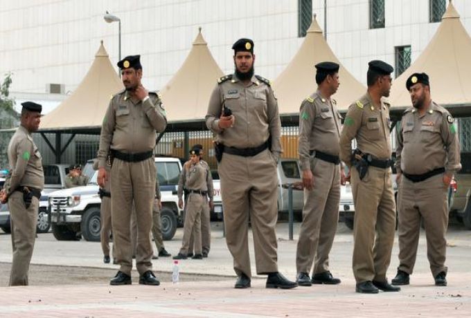 السلطات السعودية توقف 7 سودانيين بتهمة صيانة وبيع هواتف نقالة