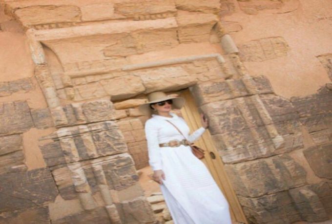 زيارة الشيخة موزا للأهرامات السودانية تثير جدلاً بحكم السودان لمصر