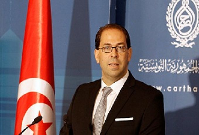 اول رئيس حكومة تونسي يصل الخرطوم برفقة وفد رفيع المستوي