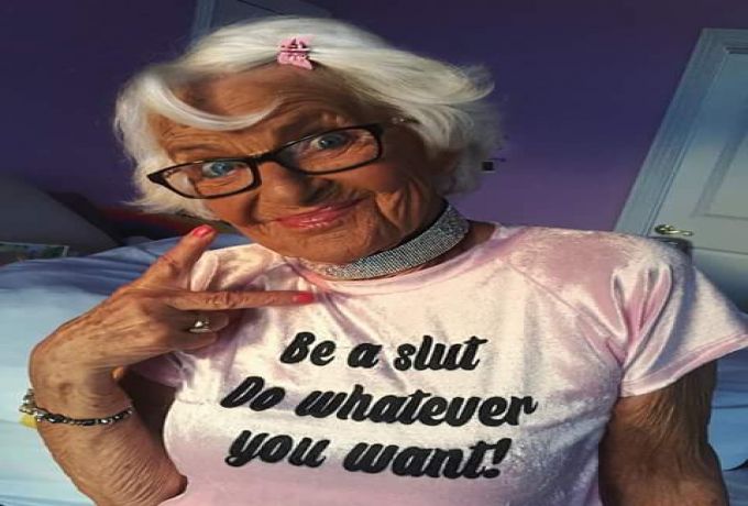 سيدة عجوز تتربع علي قائمة أغني نساء العالم بما يقارب 40 مليار دولار