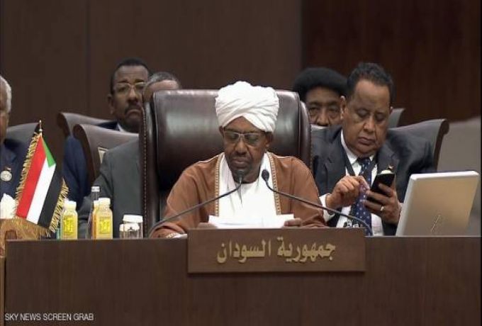 صورة ..موقف محرج لوزير الخارجية السوداني أثناء خطاب البشير
