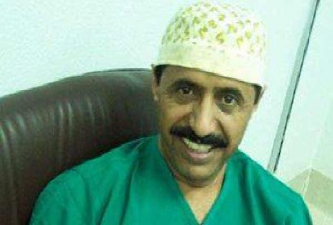 قصة كفاح طبيب سعودي عمل حطاباً والآن من أكبر الجراحين بالعالم