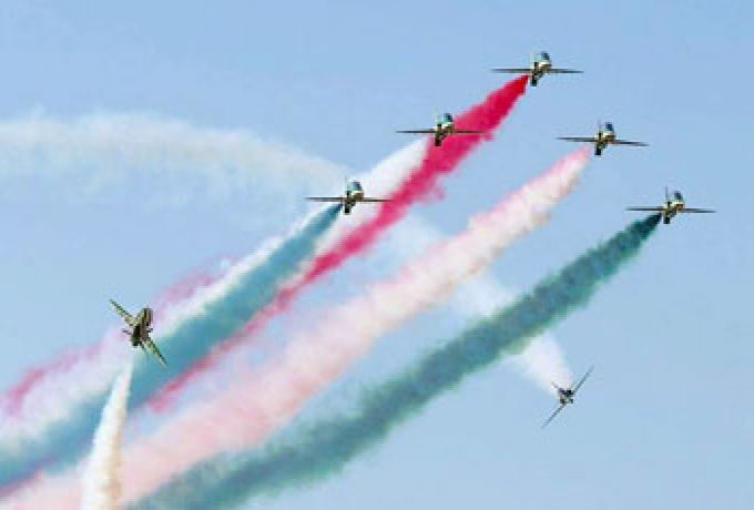 طائرات (الصقور السعودية) ترسم لوحة فنية في سماء بورتسودان