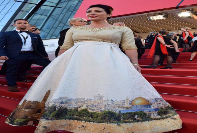 صورة ..وزيرة إسرائيلية تستفز فلسطين بوضع القدس أسفل فستانها
