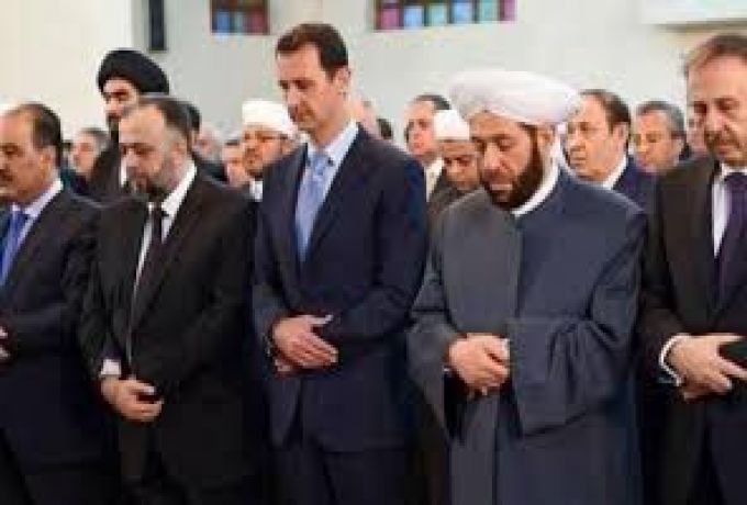 بشار يؤدي صلاة العيد بحماة بثقة (سيطرته) علي البلاد