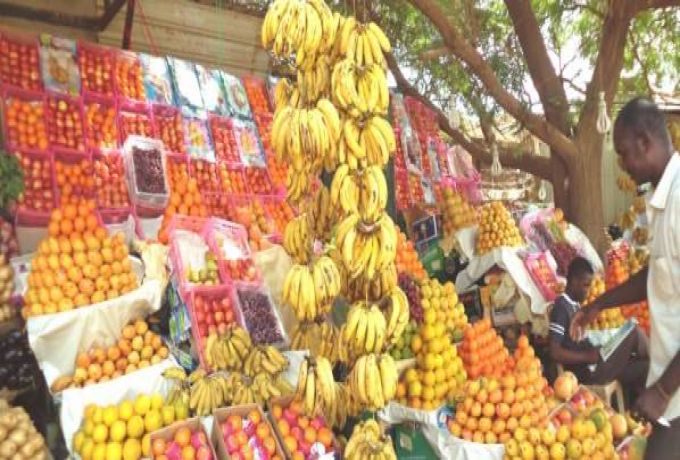 تصاعد أسعار الخضروات والفاكهة وشكاوي للتجار من الترحيل
