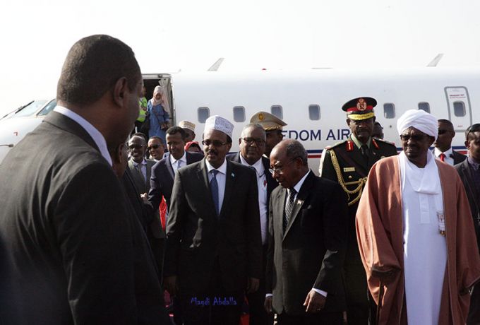 الرئيس الصومالي يغادر الخرطوم بعد زيارة يومين