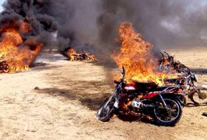 السلطات في شمال دارفور تصادر دراجات نارية وتحرقها