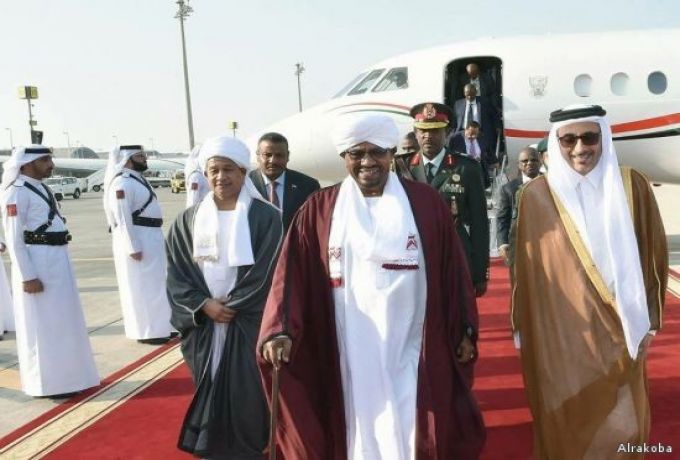 الرئيس البشير يصل الي الدوحة