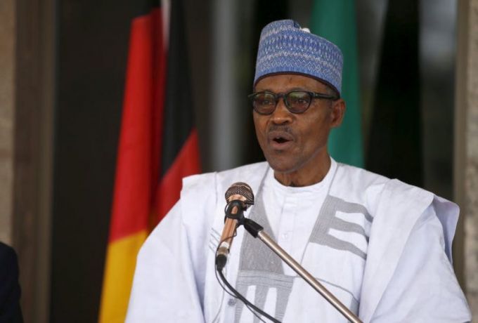 الرئيس النيجيري : النيجيريون يُباعون كالماعز بليبيا