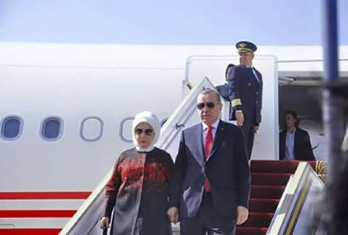 اردوغان يبدأ زيارة تاريخية للخرطوم برفقة وزراء ورجال أعمال