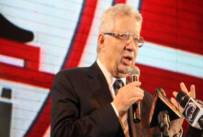 مرتضي منصور يتسبب بإيقاف مذيع ومخرج في التلفزيون المصري